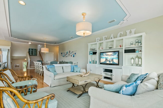Building Photo - 681 Ocean Palm Way