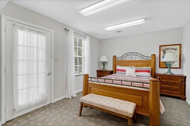 Building Photo - Charming 2-Bedroom Home within 3 miles of ...
