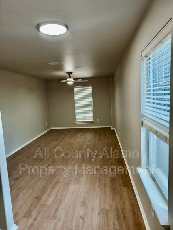 Building Photo - 10316 Artesia Wells