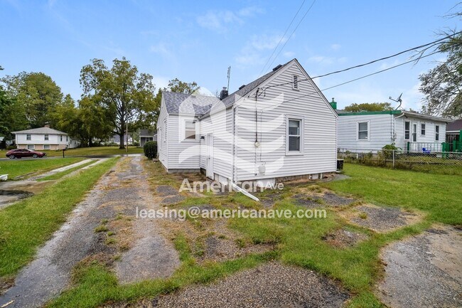 Building Photo - 3624 N Finnell Ave