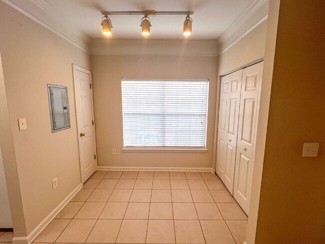 Building Photo - 2 Bed, 2 Bath Condo at amenity-rich The Me...