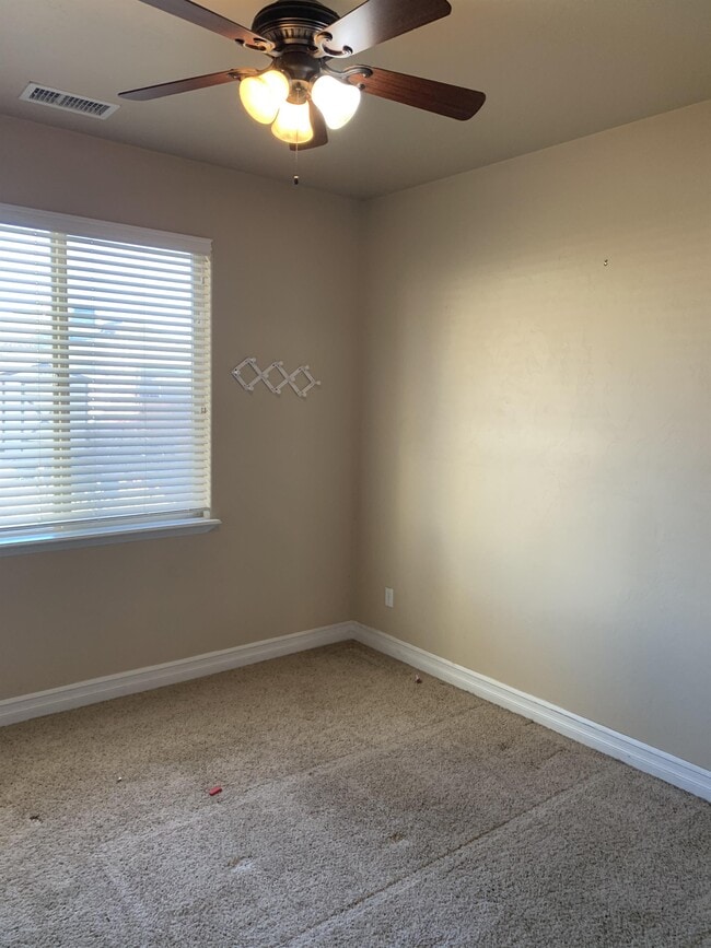 Building Photo - 464 1/2 Chatfield Ln