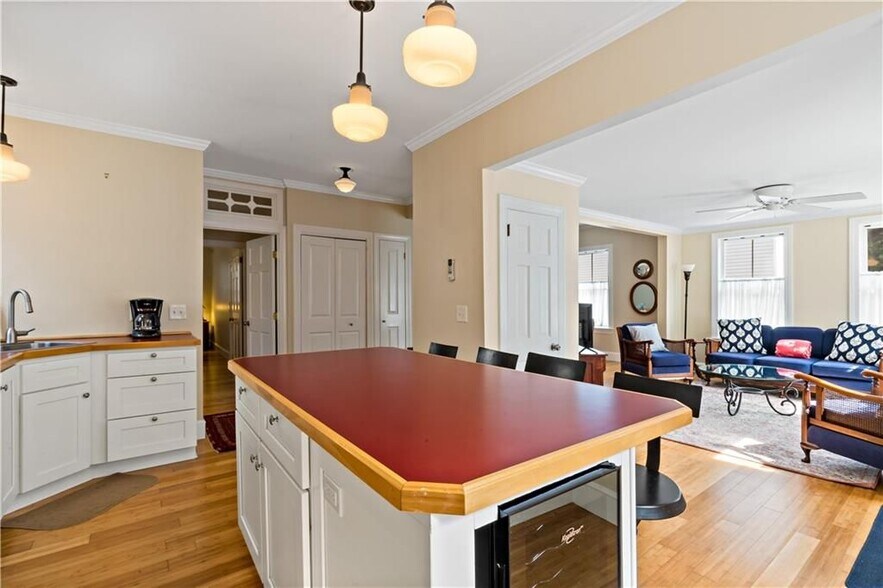 Building Photo - 6 Gladding Ct