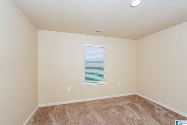 Building Photo - 605 Clover Cir