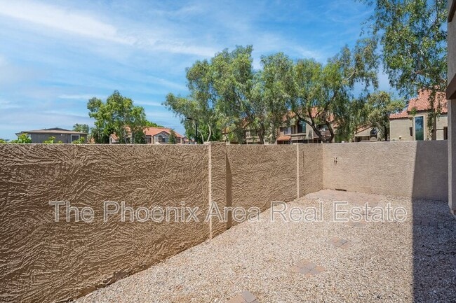 Building Photo - 1930 E Hayden Ln