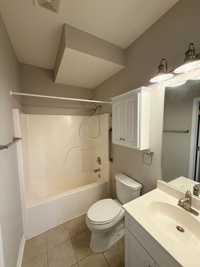 Building Photo - Move in Ready Three Bedroom Townhome in We...