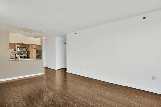 Building Photo - 20 2nd St