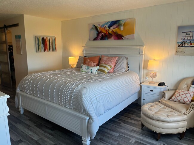 Building Photo - Stunning 2 bed 2 bath condo with terrific ...