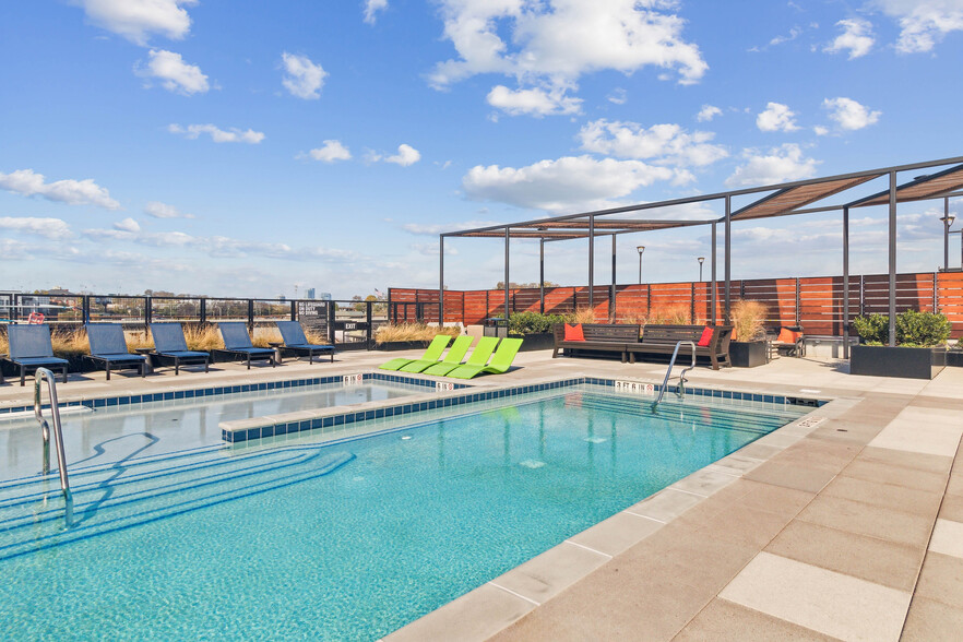 Residences at The Finery - Rooftop Pool Lounge - Residences at The Finery