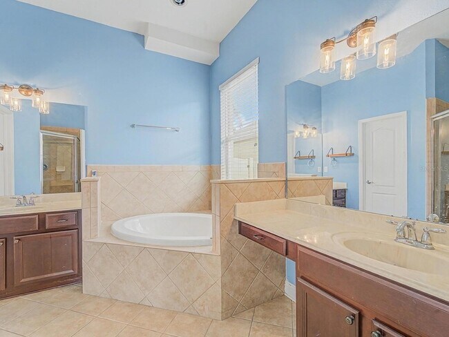 Building Photo - 7800 Stoney Hill Dr