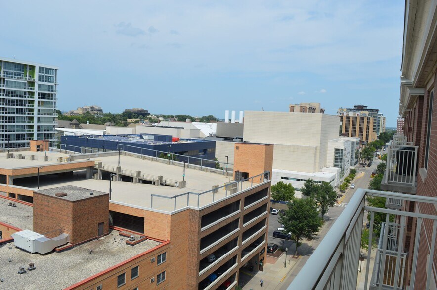 Building Photo - 333 W Mifflin St