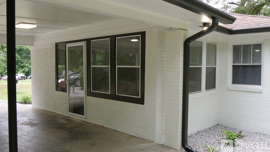 Building Photo - 6551 Roberta St