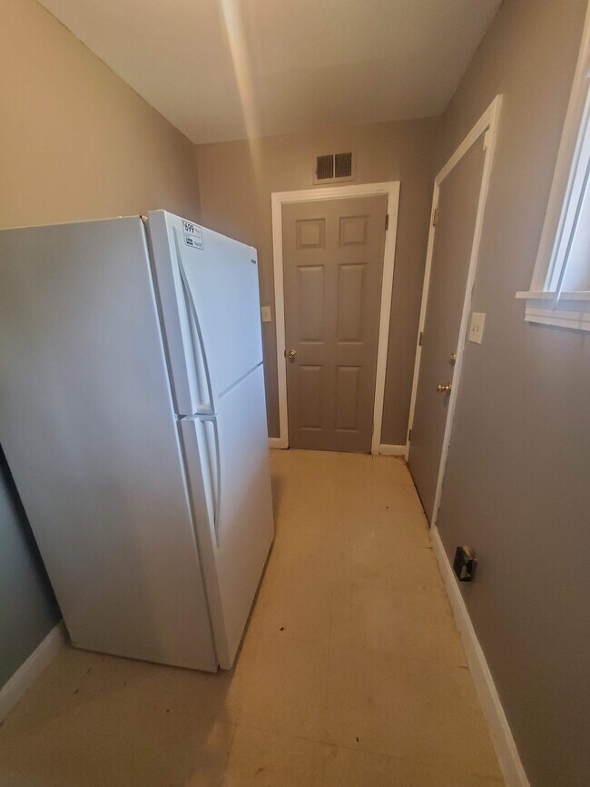 Building Photo - 2828 N 5th Ave