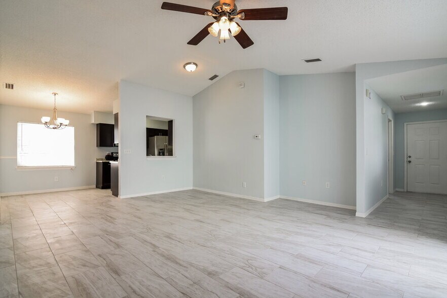Building Photo - 1449 Mohrlake Dr