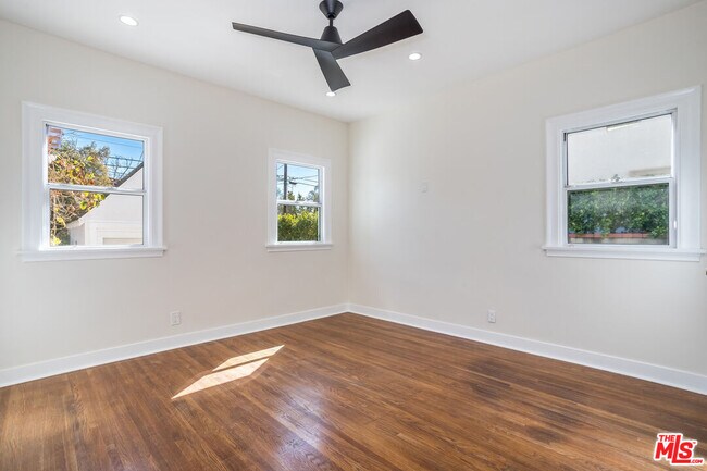 Building Photo - 152 S Wetherly Dr