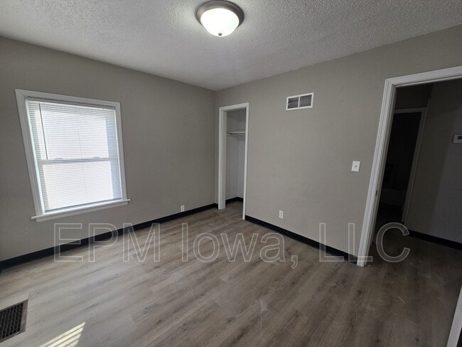 Building Photo - 1123 N Barclay St