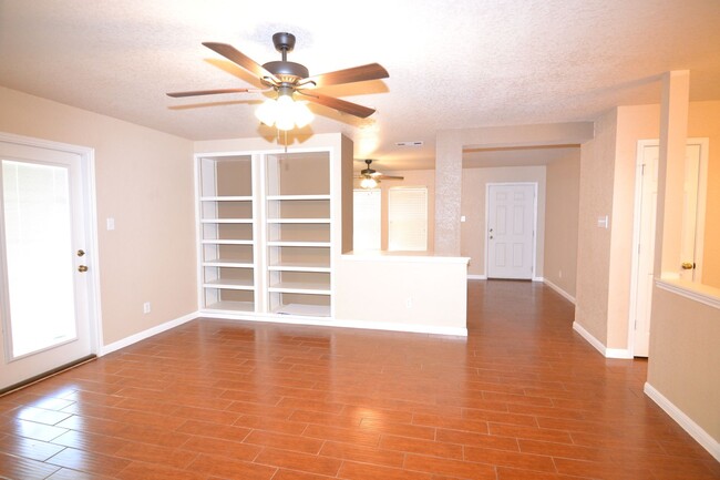 Building Photo - Bedroom 2 Bath Home in Desirable NW Bridge...