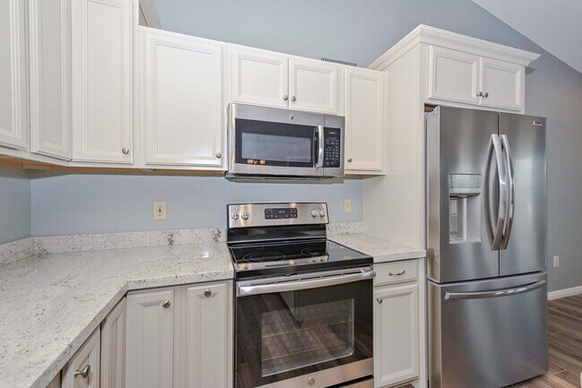 Building Photo - 55+ Gorgeous Gem Furnished ready for Move in!