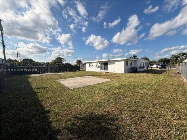 Building Photo - 9970 SW 40th Terrace