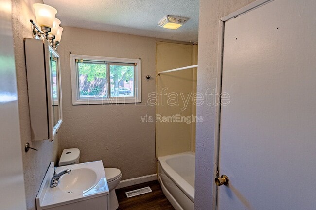 Building Photo - 3302 Longlois Dr