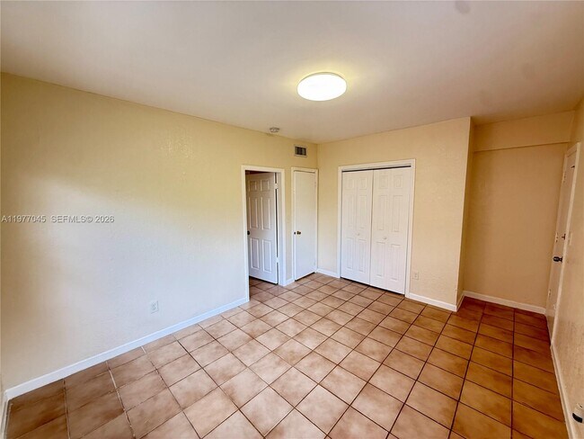 Building Photo - 521 NE 62nd St