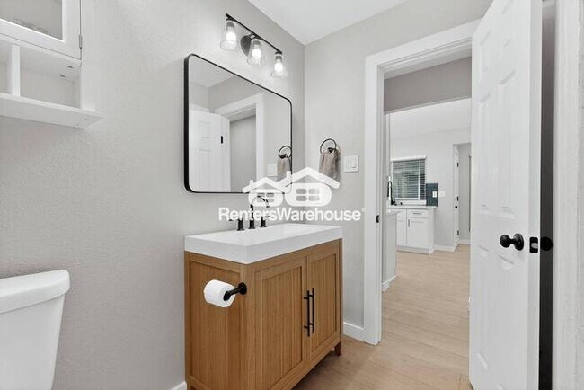 Building Photo - Renovated home in Plano Ready to Be Your Home