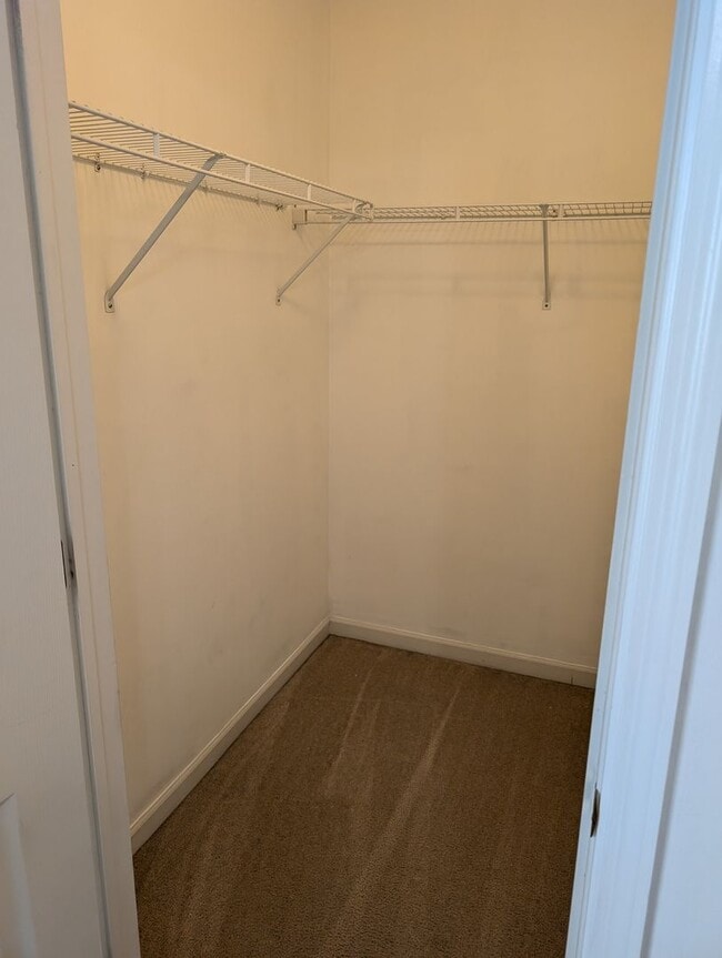 Building Photo - AVAILABLE NOW! 3 Bedroom Ranch with 2 Full...