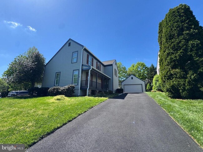 Building Photo - 15 Linden Hill Way SW