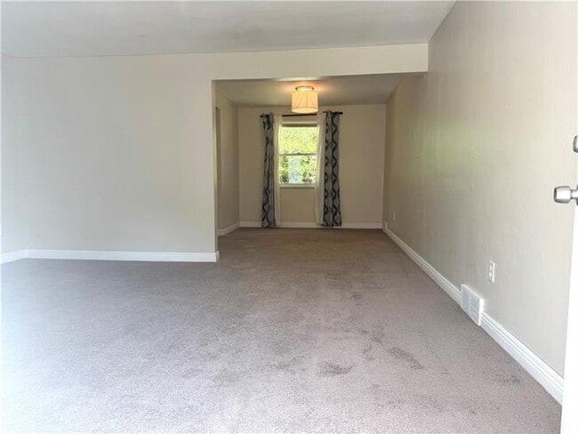Building Photo - 823 Killarney Dr