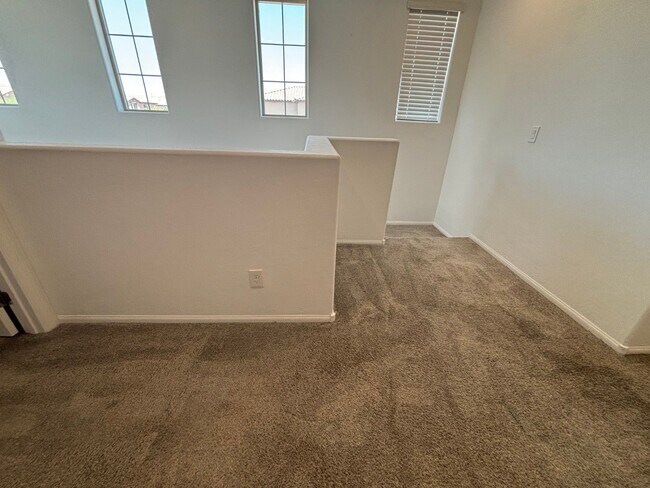 Building Photo - Charming 3-Bedroom Home with Spacious Back...