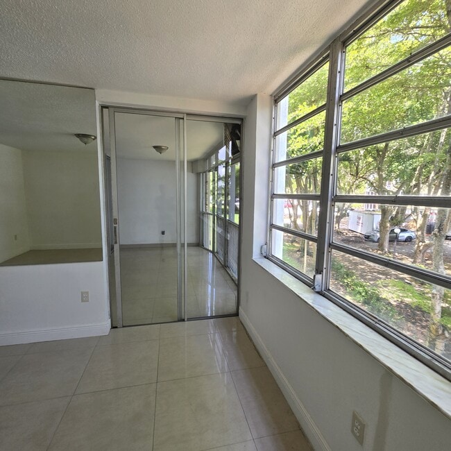 Building Photo - 1670 NE 191st St