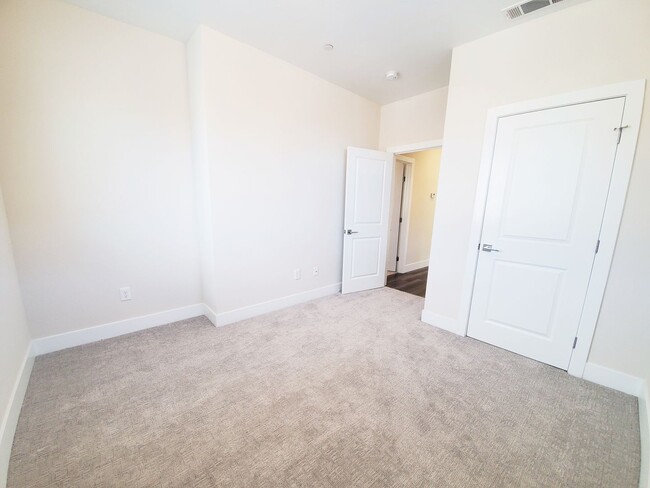 Building Photo - Contemporary Greenhaven Home with Private Backyard & Smart Features