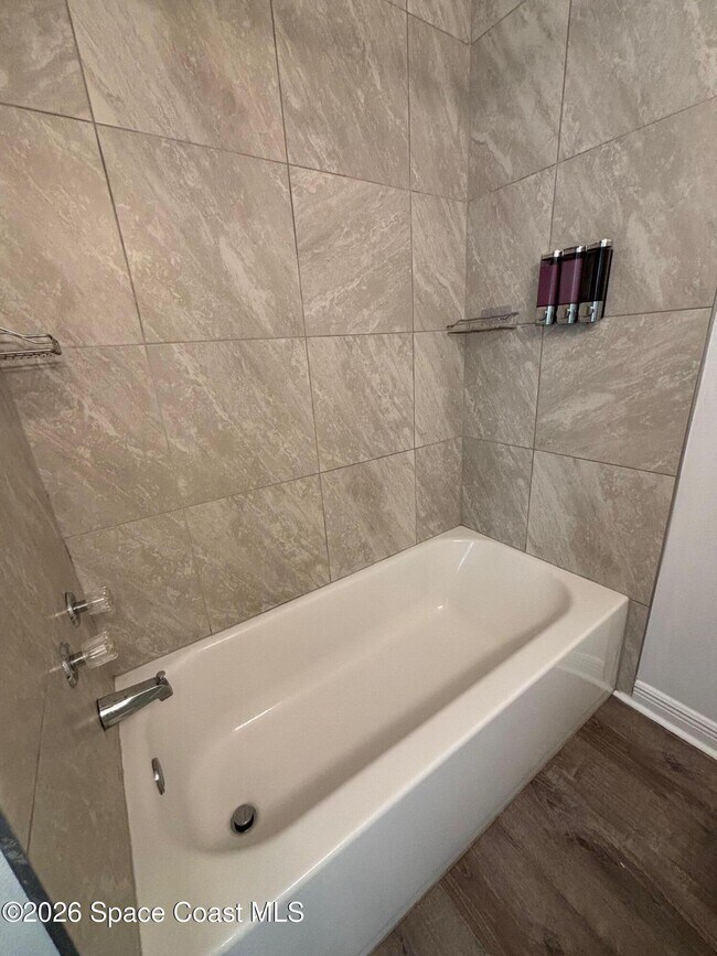 Building Photo - 904 Kensington Dr