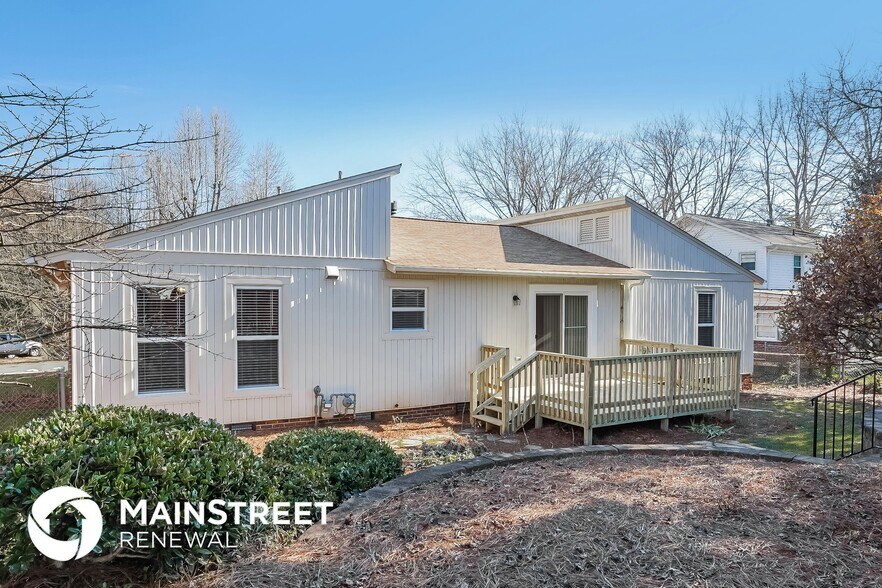 Building Photo - 2705 New Garden Rd E