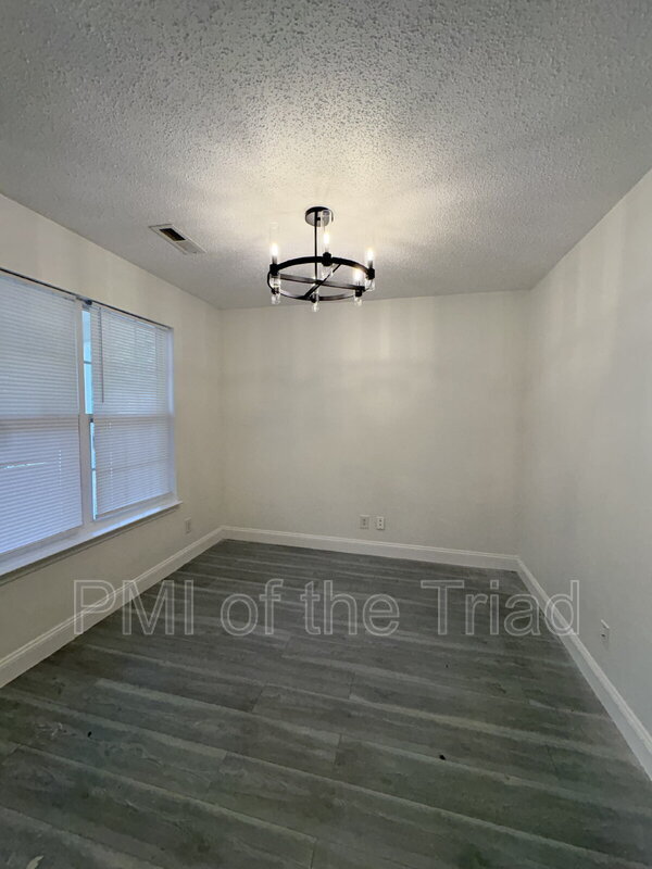 Building Photo - 202 Kinnley Ct