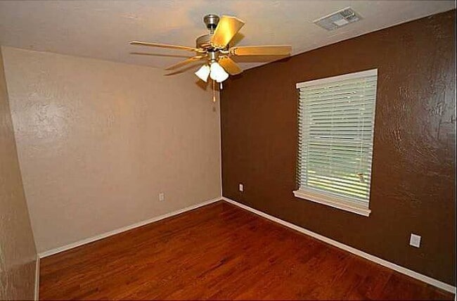 Building Photo - 1502 Barkley St