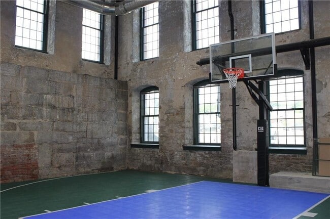 Building Photo - 624 Washington St