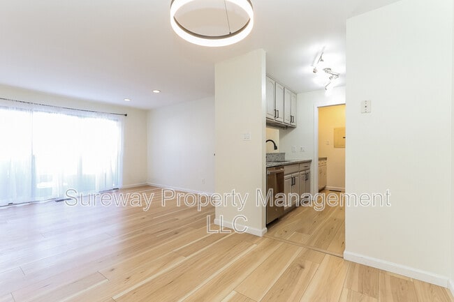 Building Photo - 1005 Woodhollow Dr