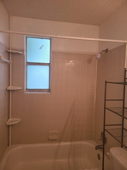 Building Photo - 1564 W 14th St