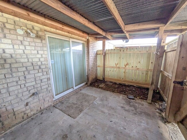 Building Photo - 9030 Glen Meadow Ln