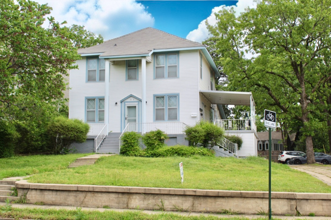 Primary Photo - 1020 Kavanaugh Blvd