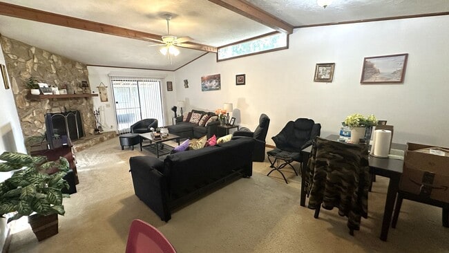 Building Photo - NORTHEAST HIDDEN GEM! 2/1 Townhome w/ Fenc...