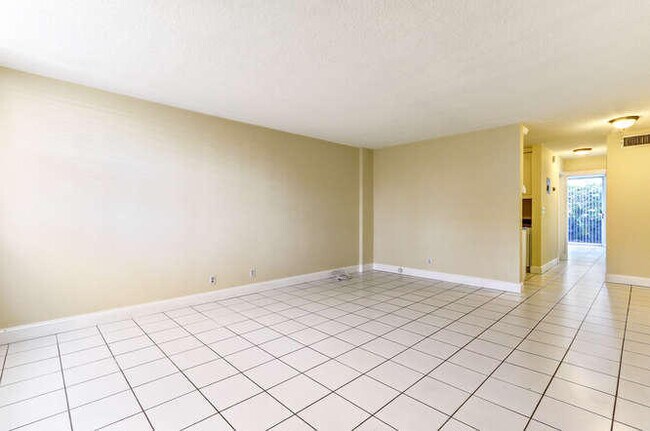 Building Photo - 917 N Flagler Dr