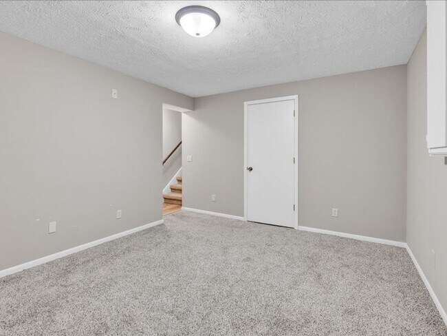 Building Photo - 3 bedroom 2 bath house in a great location!
