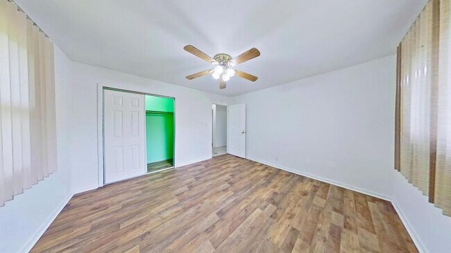 Building Photo - 5280 Thornleigh Drive