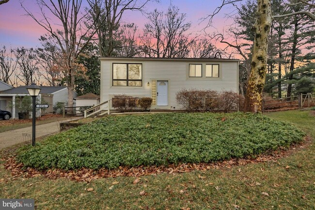 Building Photo - 8856 Youngsea Pl