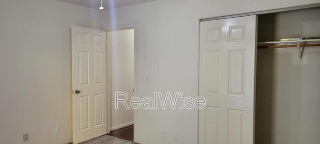 Building Photo - 1267 SW Ironwood Dr