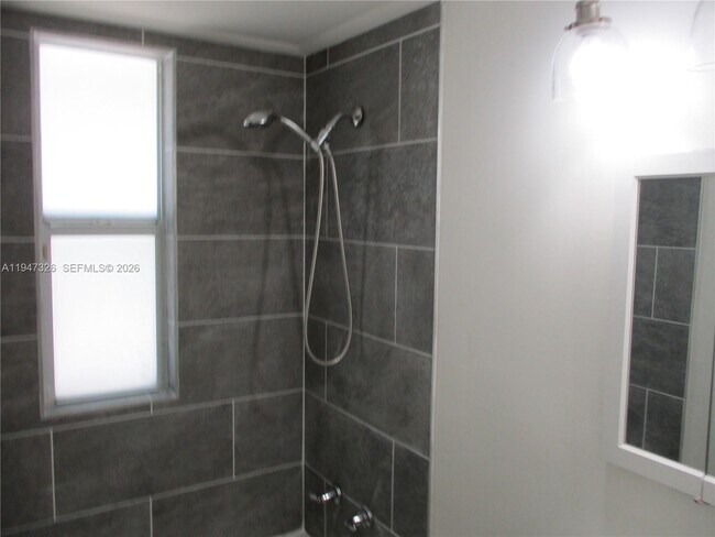 Building Photo - 736 13th St