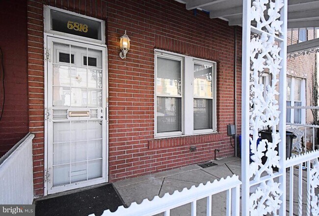 Building Photo - 5816 Knox St