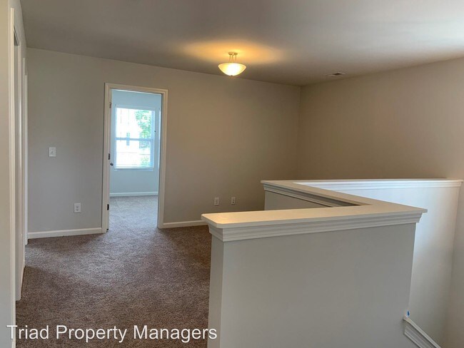 Building Photo - 3 br, 2.5 bath House - 106 Aden Place